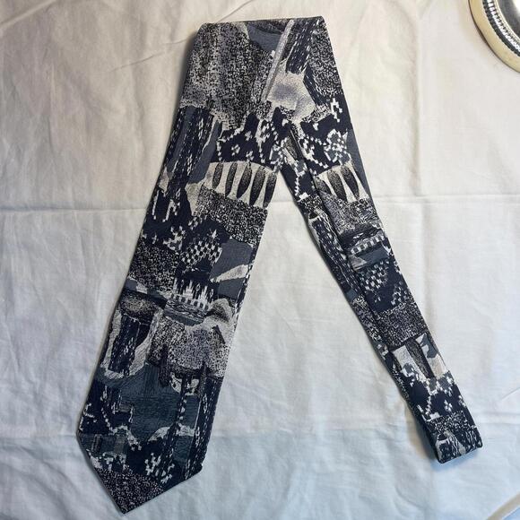 Vintage 70s Pierre Cardin 100% Italian Silk Made in USA Tie - Picture 2 of 3